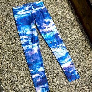 Woman’s Inner Fire blue patterned leggings. Size 8 or M.